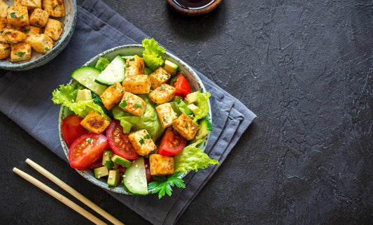 Ensalada de Tomate y Tofu para Aquellos que Cuidan su Figura